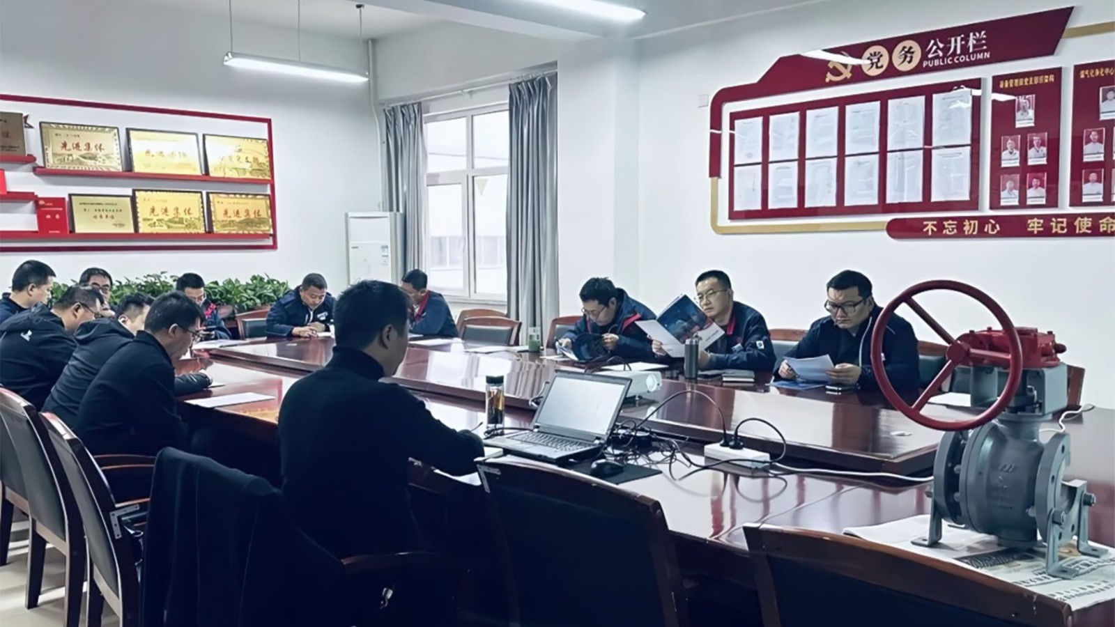 特技阀门深度交流获好评，新型特种阀门将大展身手
